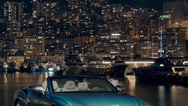 Bentley Continental GT V8 Convertible Mulliner Riviera Collection