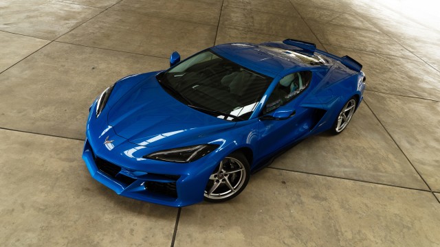Chevrolet Corvette E-Ray 2024