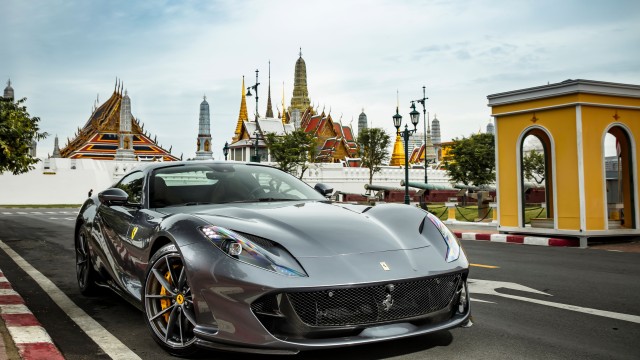 Ferrari 812 GTS Luxury sports cars