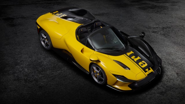 Ferrari Daytona SP3 Tailor Made