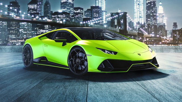 Lamborghini Huracan EVO Fluo Capsule Brooklyn Bridge