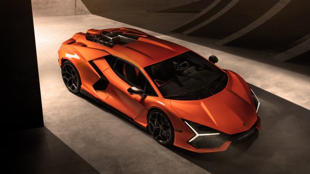 Lamborghini Revuelto 2023