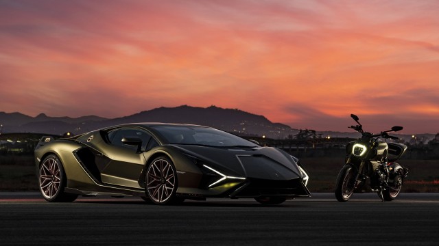 Lamborghini Sián FKP 37 & Ducati Diavel 1260