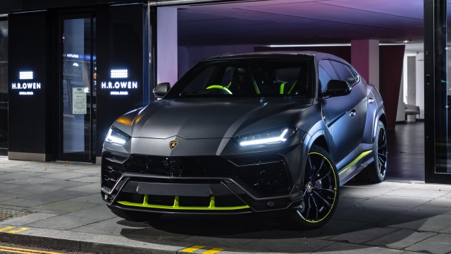 Lamborghini Urus Graphite Capsule iPhone
