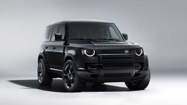 Land Rover Defender 110 V8 Bond Edition