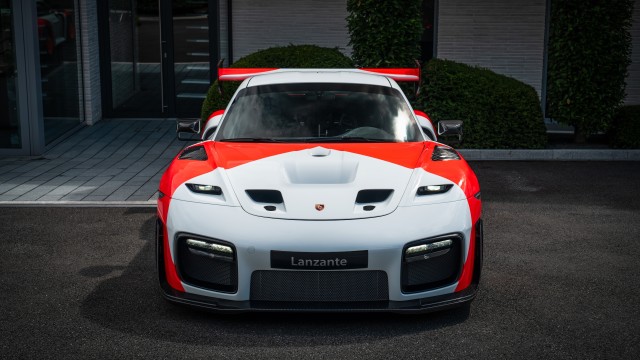 Lanzante Porsche 935 2024
