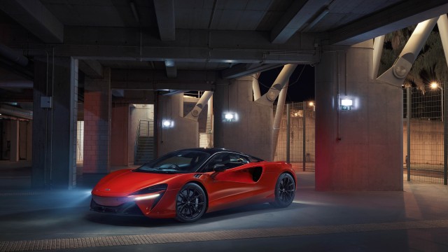 McLaren Artura 2021
