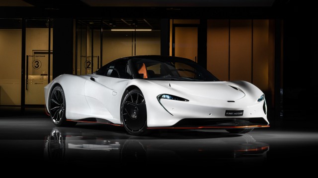 McLaren Speedtail Vertical