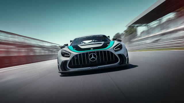 Mercedes-AMG GT2 Edition W16 Race track