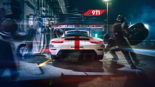 Porsche 911 RSR Pit stop