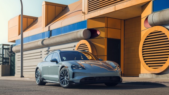 Porsche Taycan 4S Cross Turismo 2025