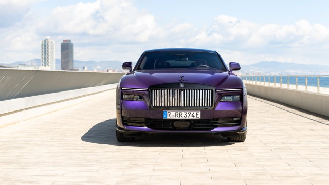 Rolls-Royce Black Badge Spectre Vapour Violet
