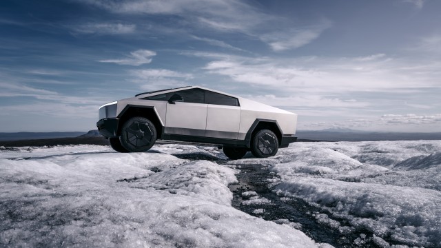 Tesla Cybertruck Off-roading