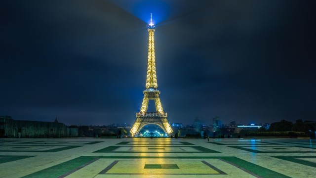 Eiffel Tower 8K