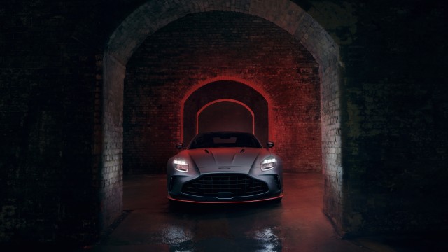 Aston Martin Vantage S 8K