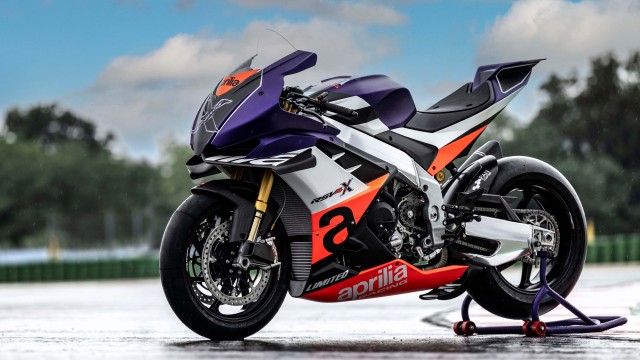 Aprilia RSV4 XTrenta Sports bikes