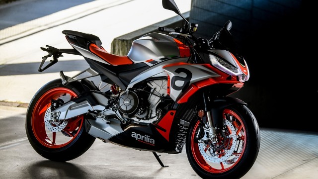 Aprilia Tuono 660 Sports bikes