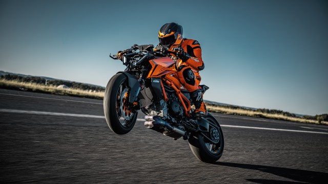 Biker KTM 1390 Super Duke R