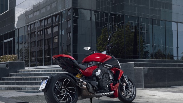 Ducati Diavel V4 Sports bikes