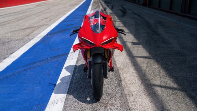 Ducati Panigale V4 S Race track
