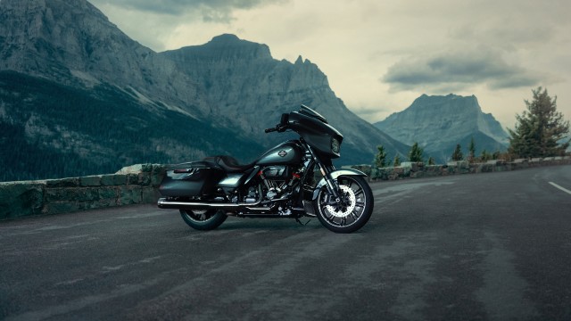 Harley-Davidson FLHXSE CVO Street Glide