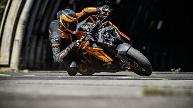 KTM 1390 Super Duke R Racing bikes