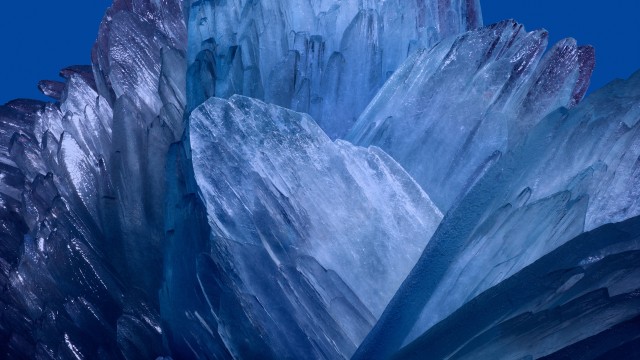 Google Pixel 8 Blue abstract