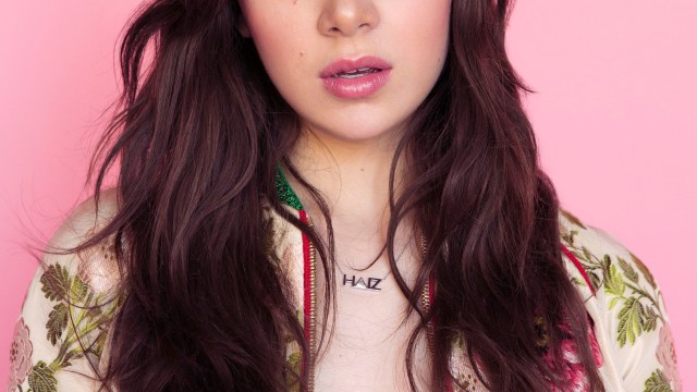 Hailee Steinfeld Pastel pink