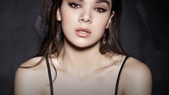 Hailee Steinfeld Portrait