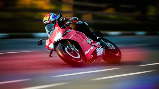 Ride 4 Ducati Panigale V4 R