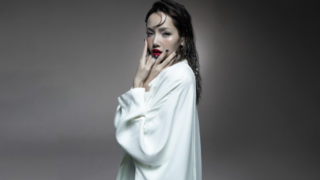 Lisa Grey background