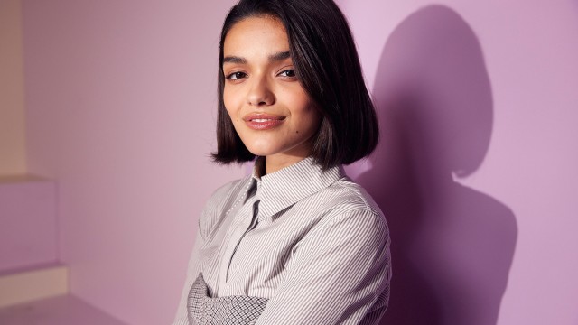 Rachel Zegler Pink background