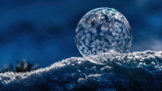 Frozen bubble Winter snow