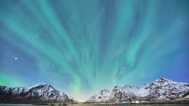 Aurora Borealis Snow mountains