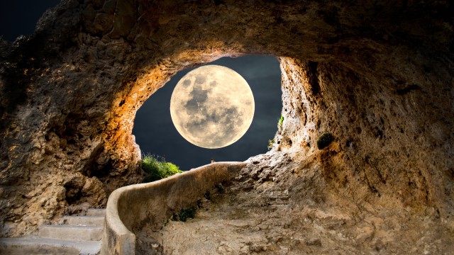 Full moon Cave