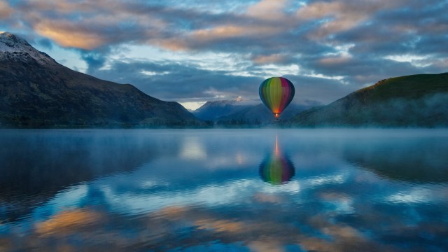 Hot air balloon Lake Hayes