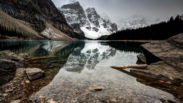 Moraine Lake Clear water