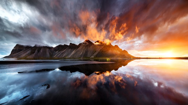 Vestrahorn mountain Beach