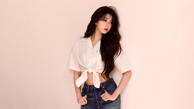 Jang Wonyoung Denim outfit