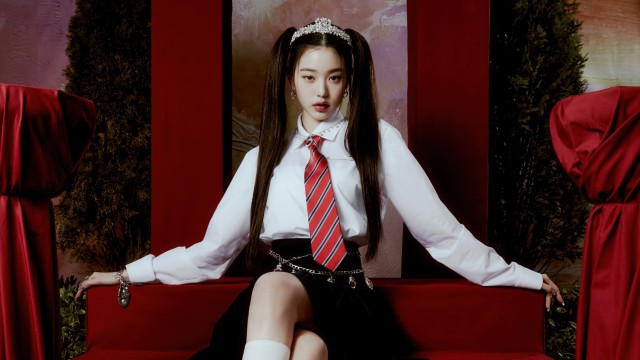 Jang Wonyoung Love Dive (IVE)