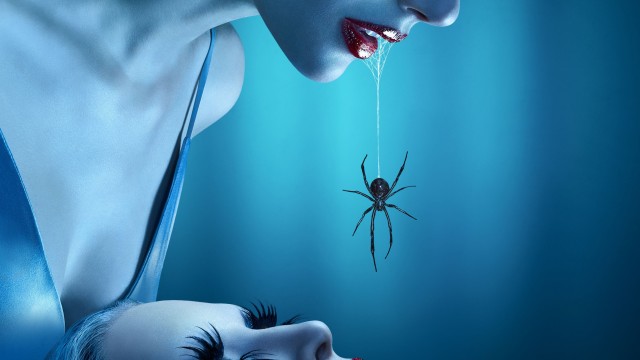 Emma Roberts and Kim Kardashian in American Horror Story Delicate