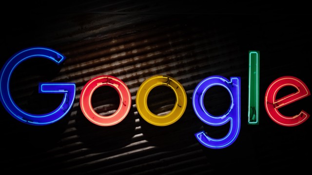 Google logo Dark background