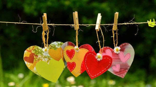 Hanging Hearts Clothespin