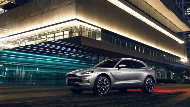 Aston Martin DBX Straight-Six 2021