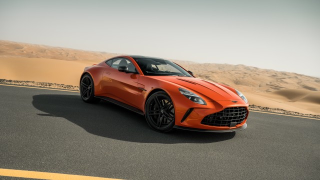 Aston Martin Vantage 2025 5K