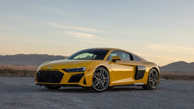 Audi R8 V10 performance RWD Luxury cars